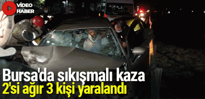 Bursa'da sıkışmalı kaza 2'si ağır 3 kişi yaralandı